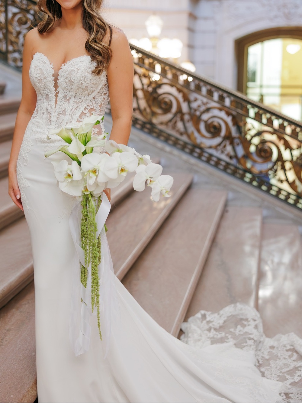 Strapless White Lace Wedding Dress with Sweetheart Neckline